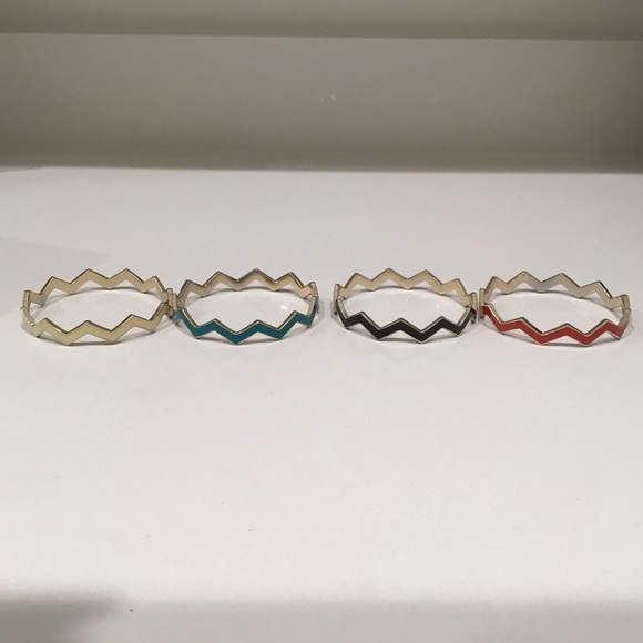 🔴SET OF 4 CHEVRON STACKING BRACELETS🔴 - Picture 2 of 3